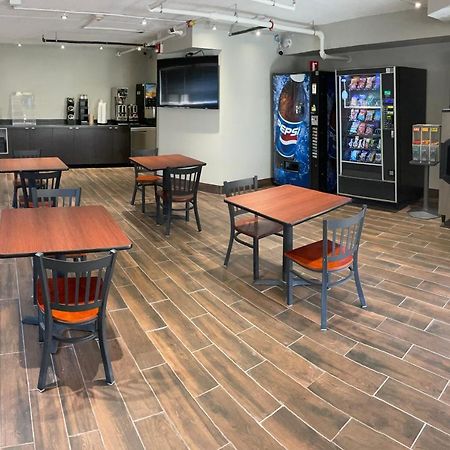 2Nd Street Inn & Suites Рочестер Экстерьер фото