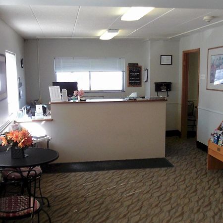 2Nd Street Inn & Suites Рочестер Экстерьер фото