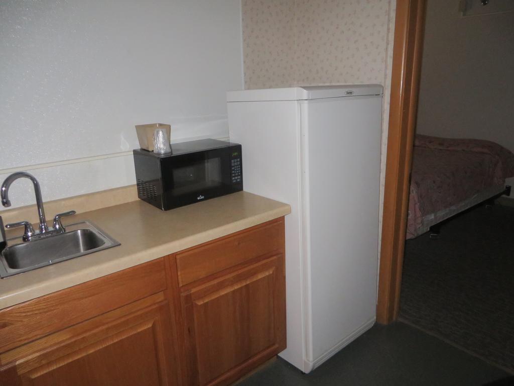 2Nd Street Inn & Suites Рочестер Экстерьер фото
