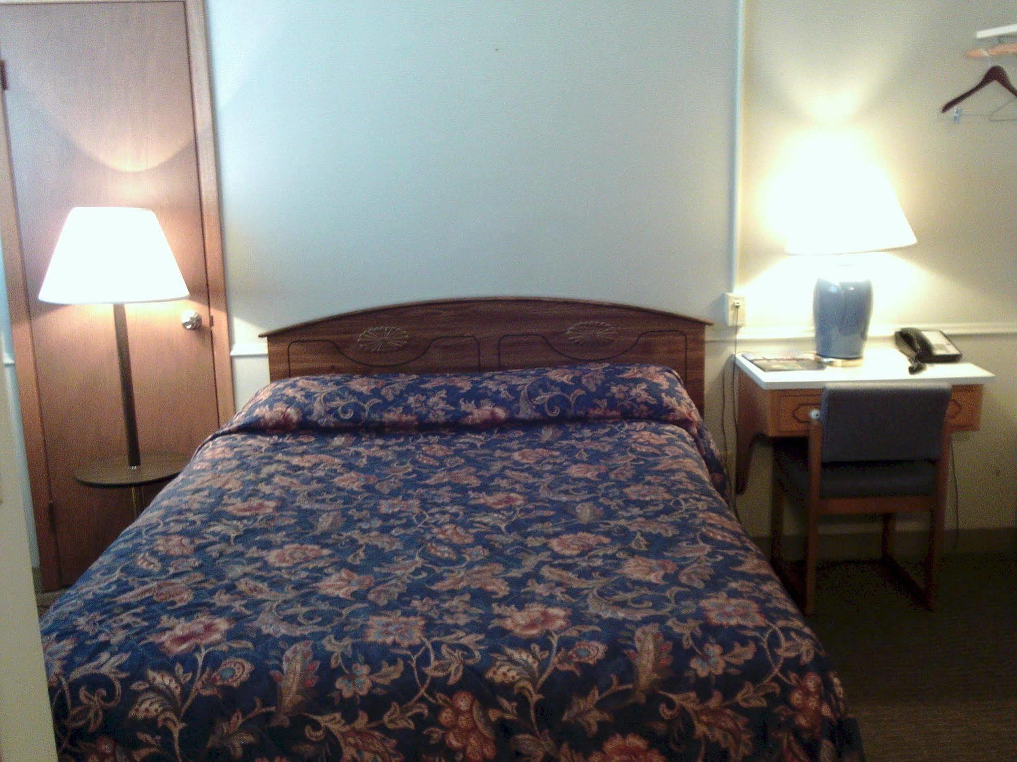2Nd Street Inn & Suites Рочестер Экстерьер фото