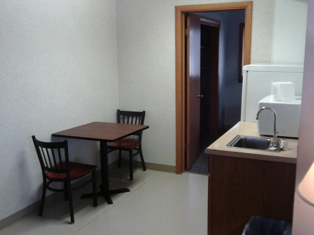 2Nd Street Inn & Suites Рочестер Экстерьер фото